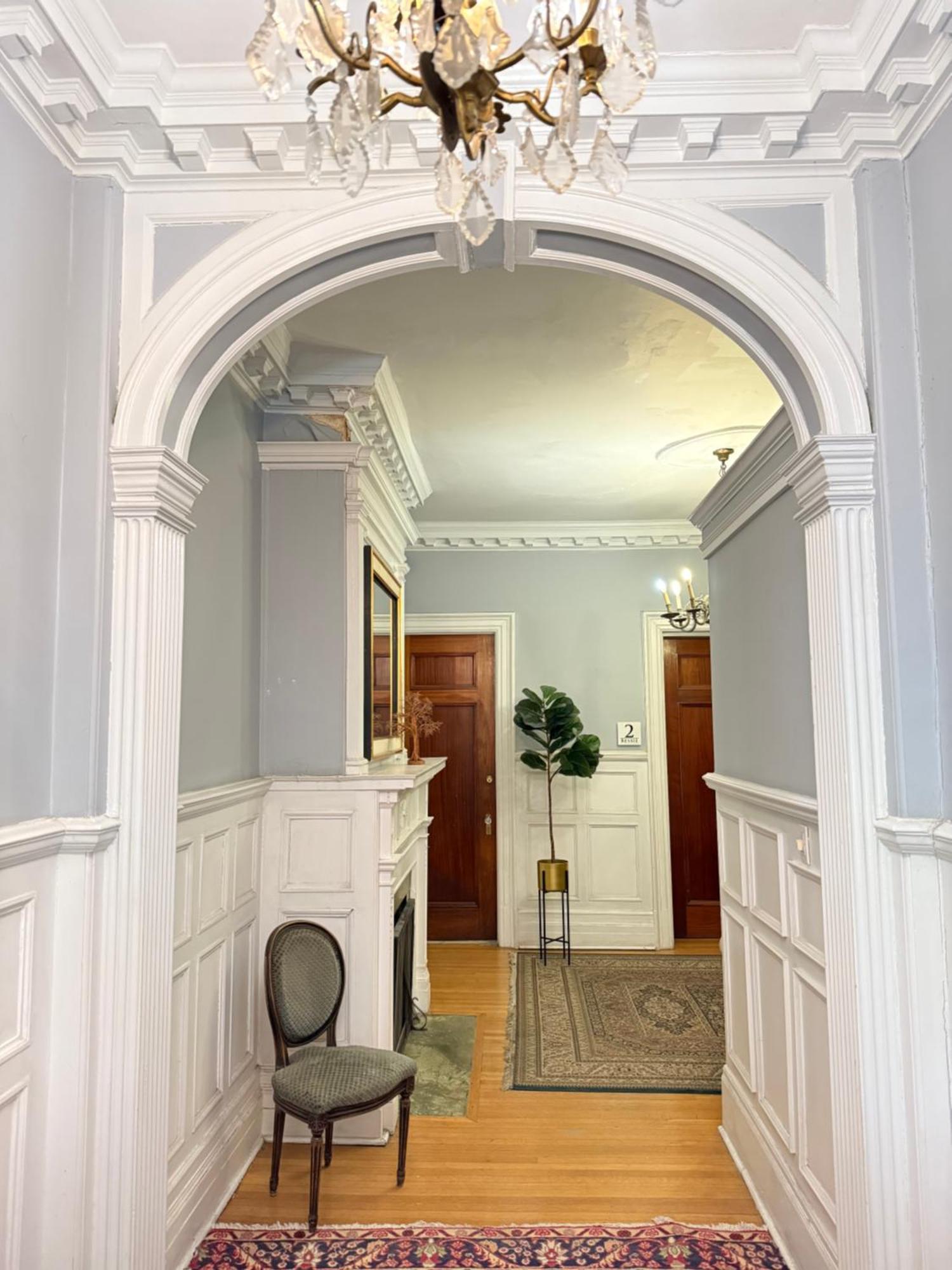 Authentic Spacious 1bdr In Downtown